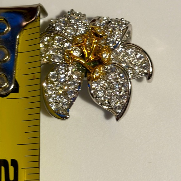 Beautiful vintage Nolan Miller silver tone rhinestone flower slide (681) - Picture 4 of 6